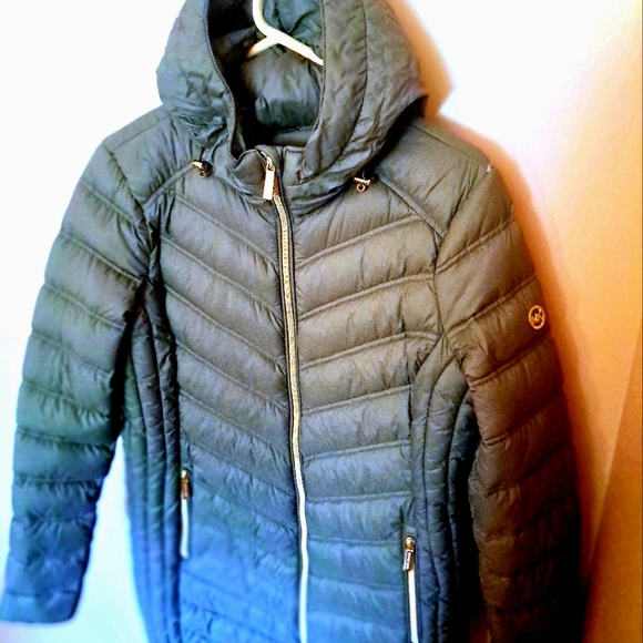 Michael Kors Women's Puffer Jacket - Black and Green - Picture 3 of 11